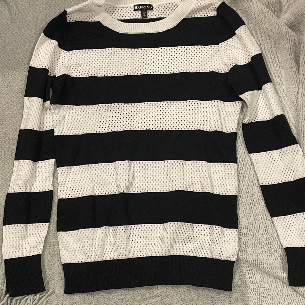 Express black & white long sleeve top